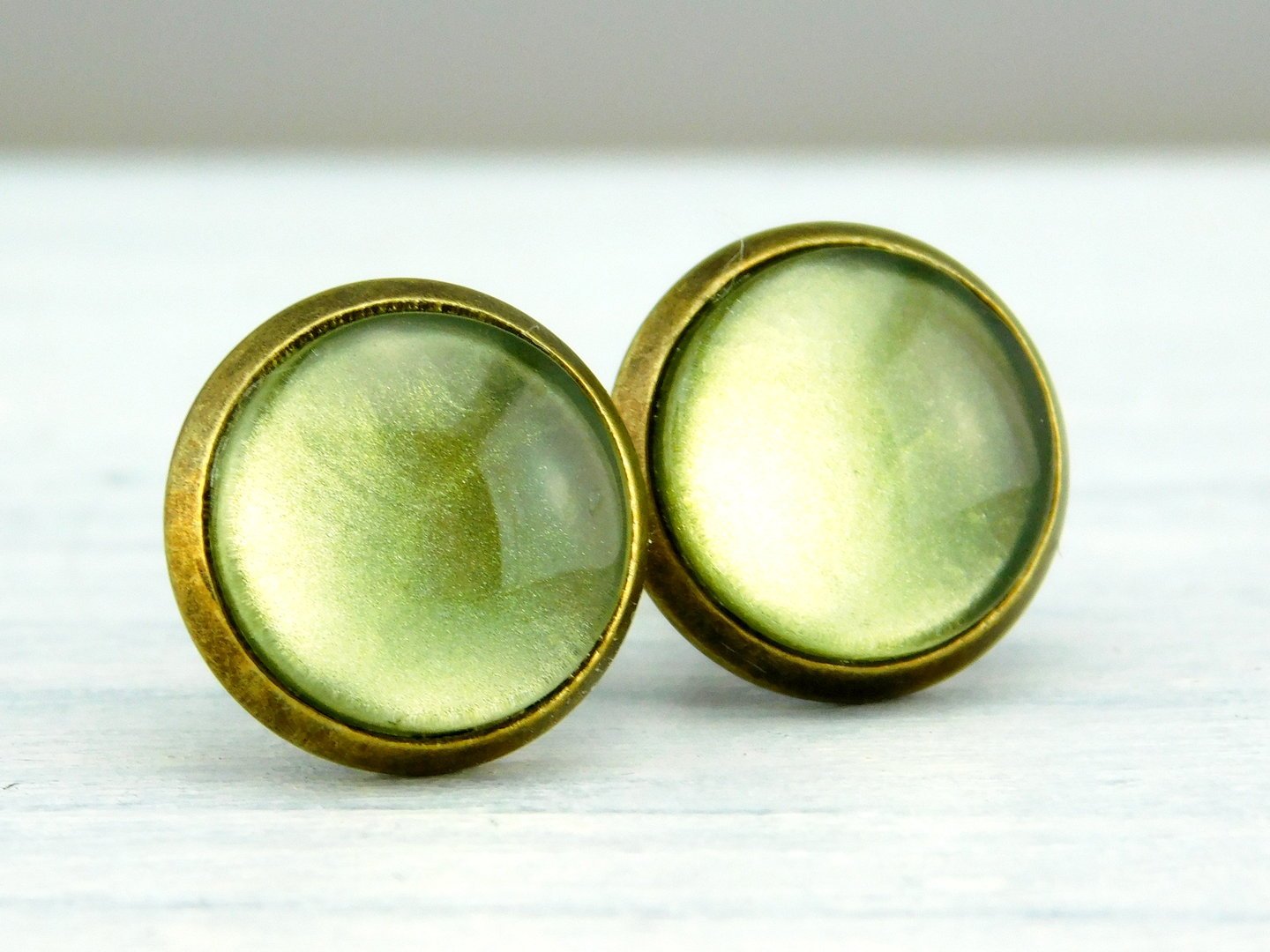 Ohrstecker "Zarte Limette" in Bronze 12mm