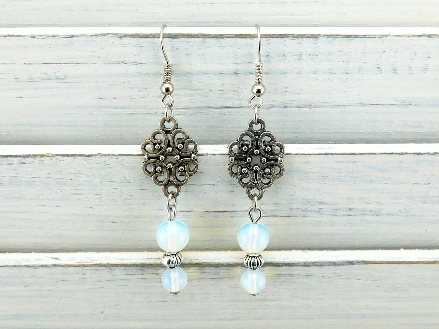 Vintage-Stil Ohrringe "Amalthea" mit Opalitperlen