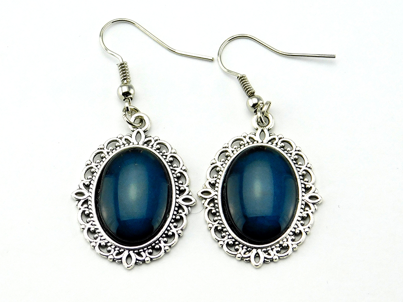 Vintage Ohrringe mit Cabochonanhänger in Saphirblau