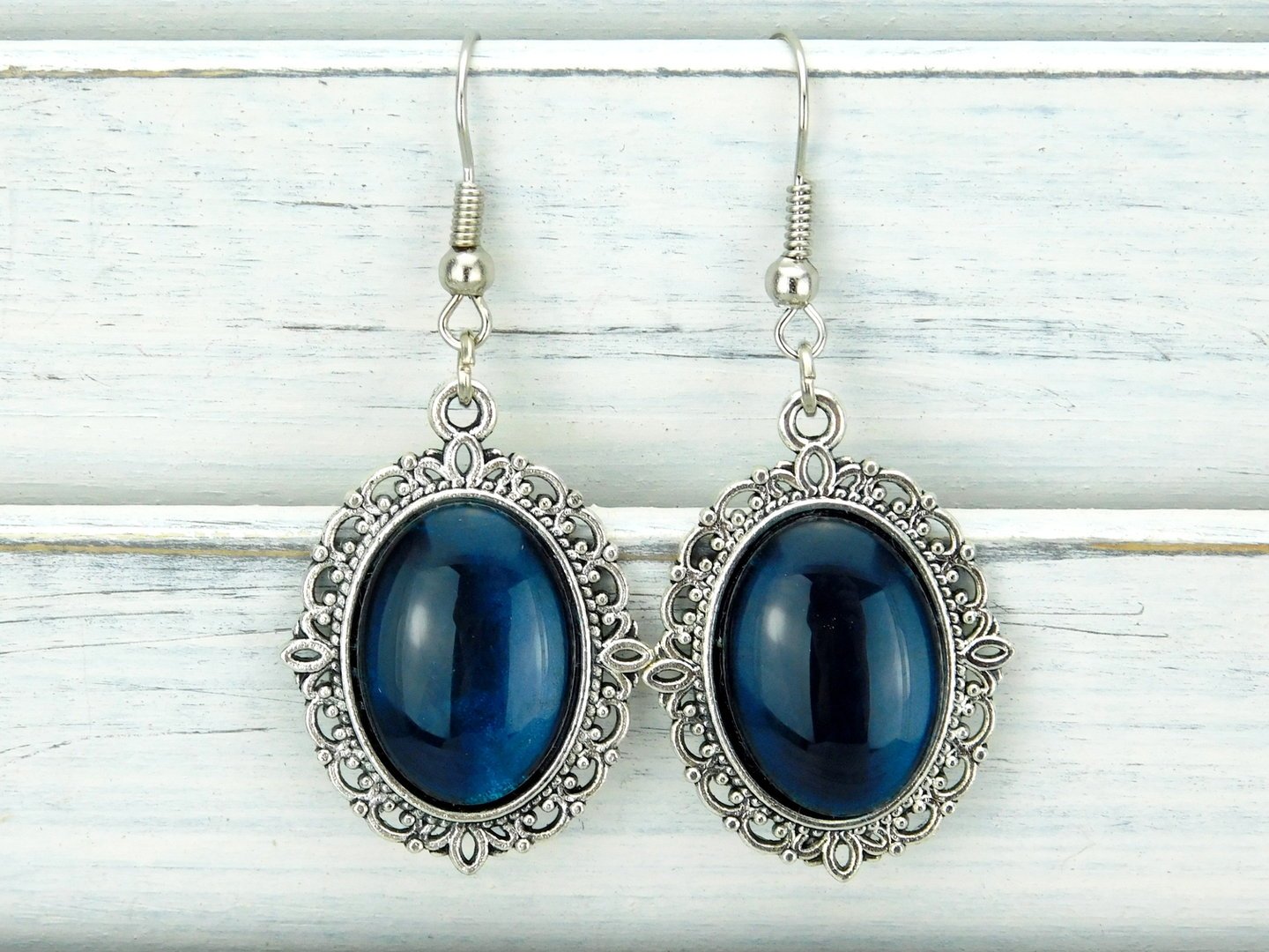 Vintage Ohrringe mit Cabochonanhänger in Saphirblau