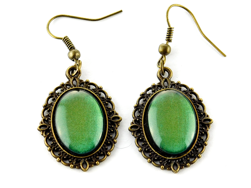Vintage Ohrringe mit Cabochonanhänger in Mermaid Green