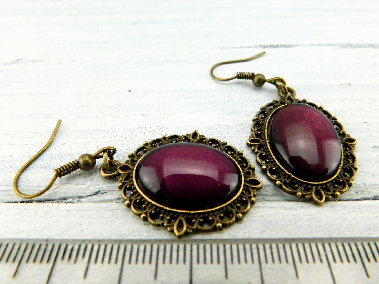 Vintage Ohrringe mit Cabochonanhänger in Burgunderrot