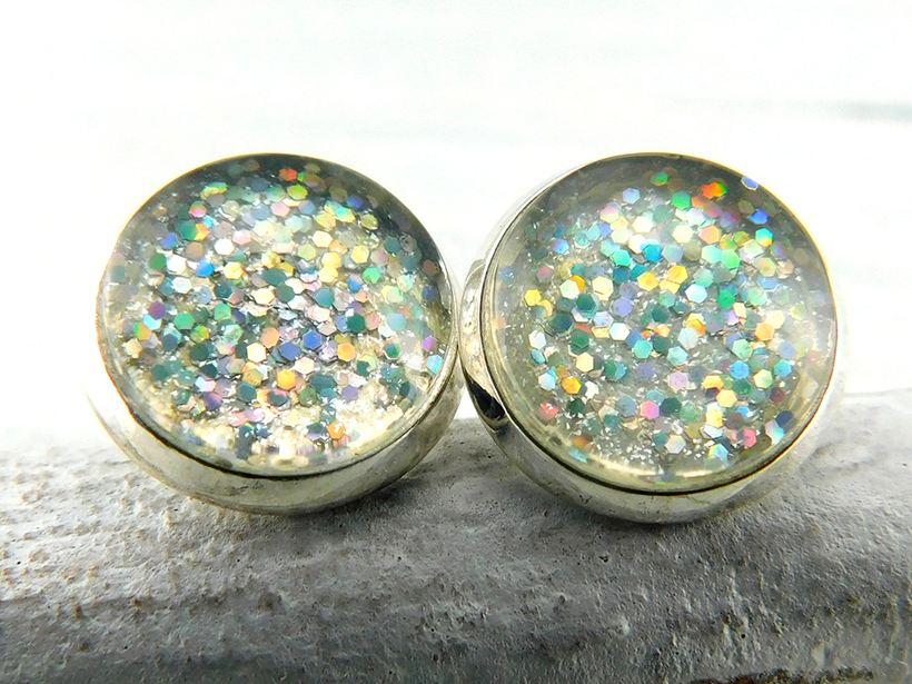 Ohrstecker "Glitter" in silberner Farbe
