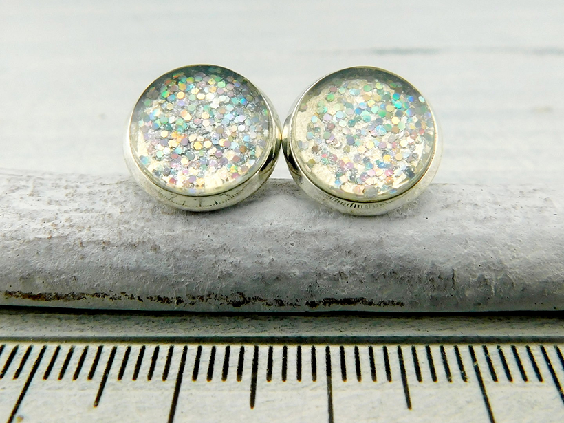 Ohrstecker "Glitter" in silberner Farbe