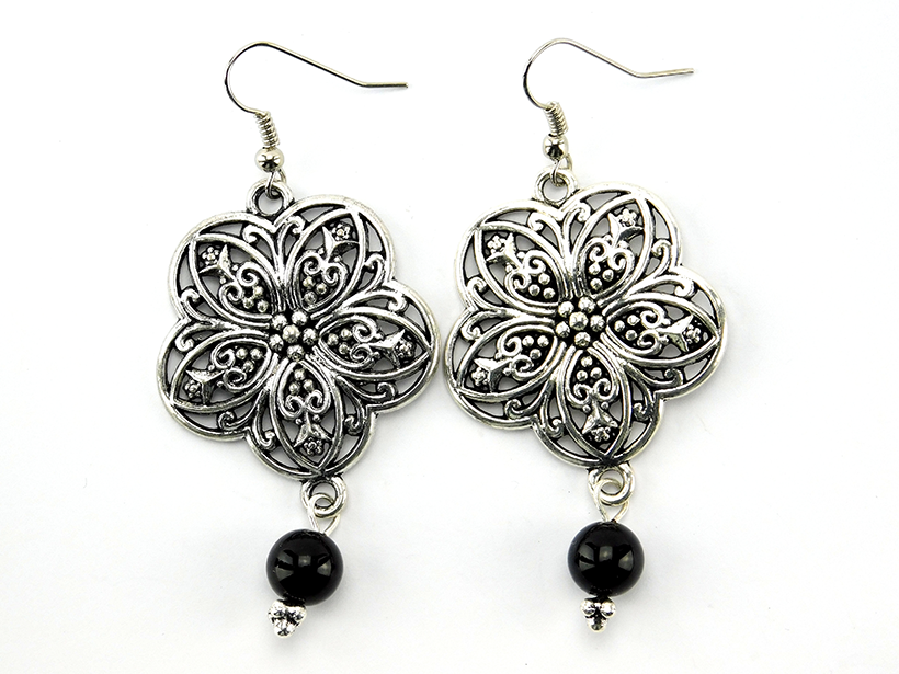 Silberfarbene Ohrringe im Vintage-Stil mit Blume