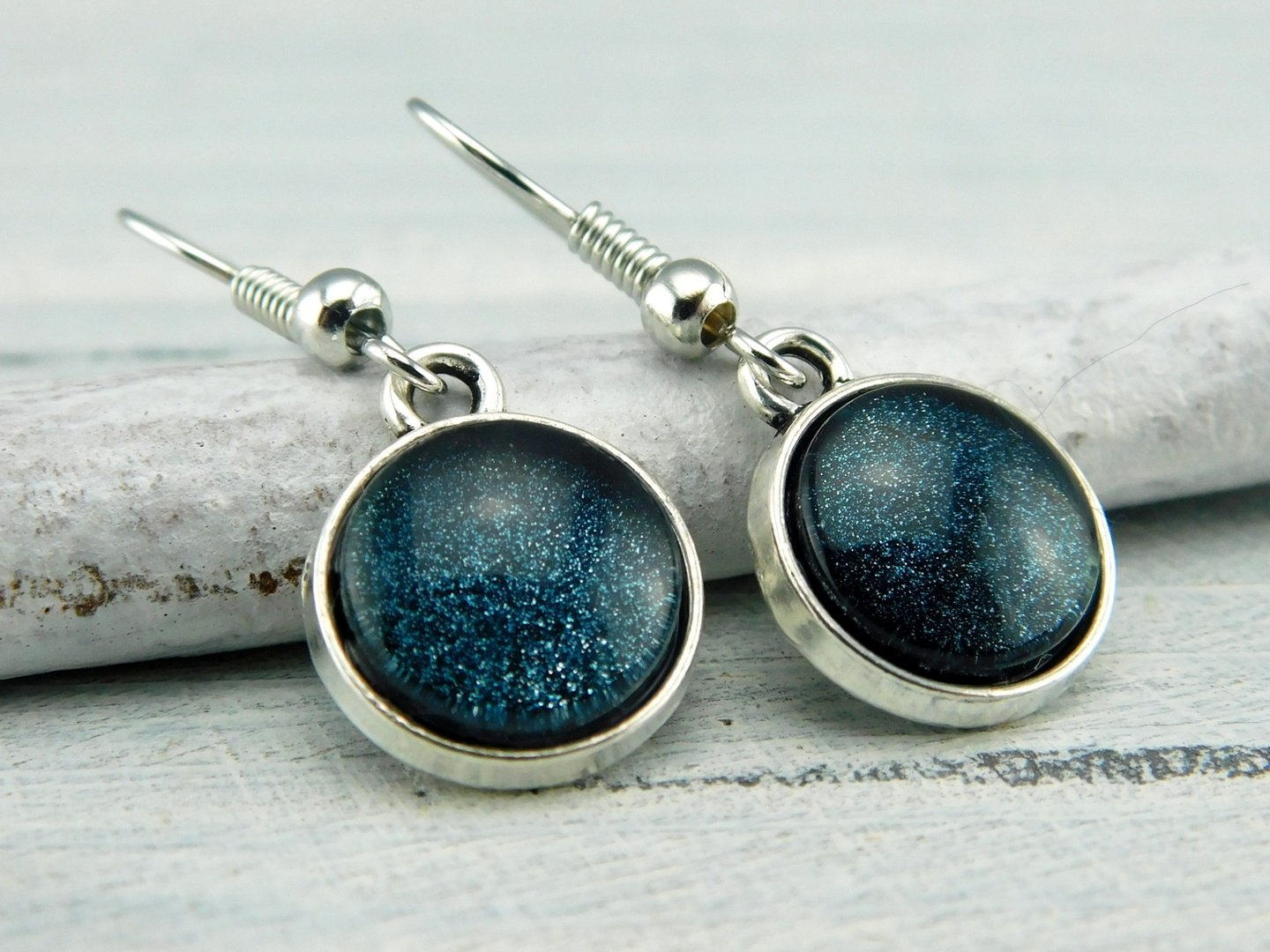 Cabochon-Ohrhänger "Mystic Blue" in silberner Farbe
