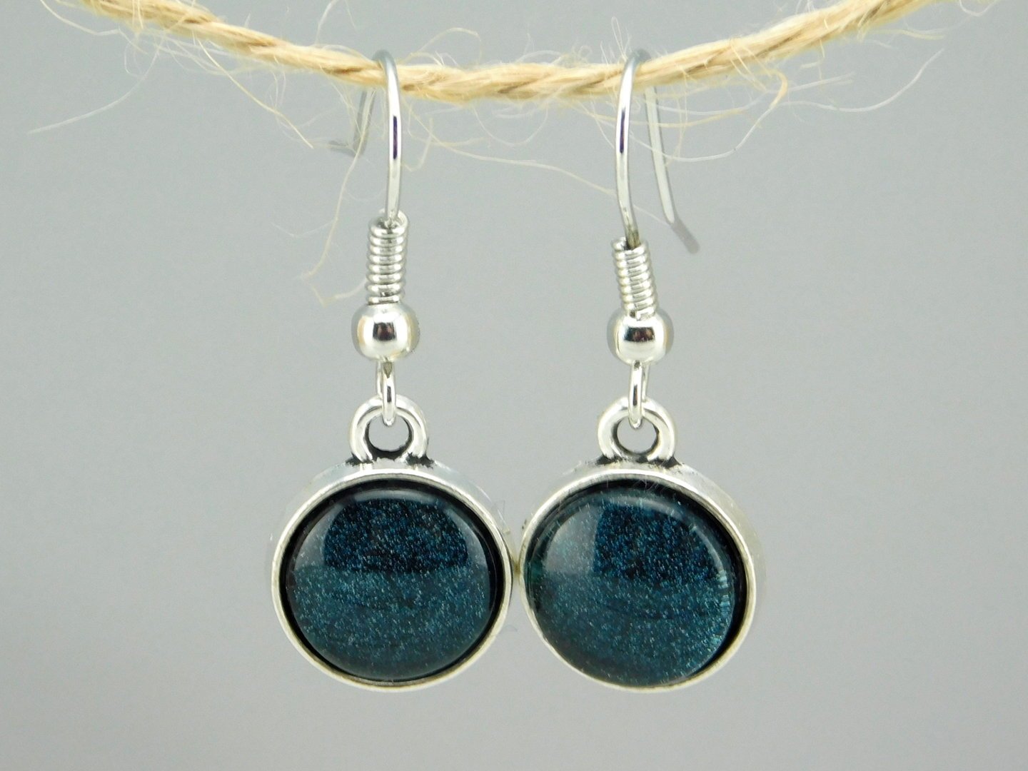 Cabochon-Ohrhänger "Mystic Blue" in silberner Farbe
