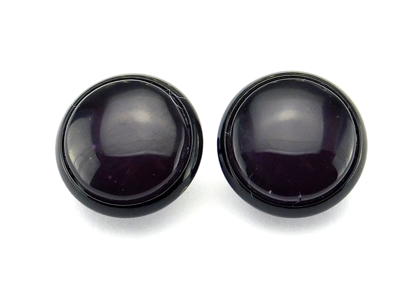 Ohrstecker mit schwarzer Fassung und Glasstein "Dunkellila"