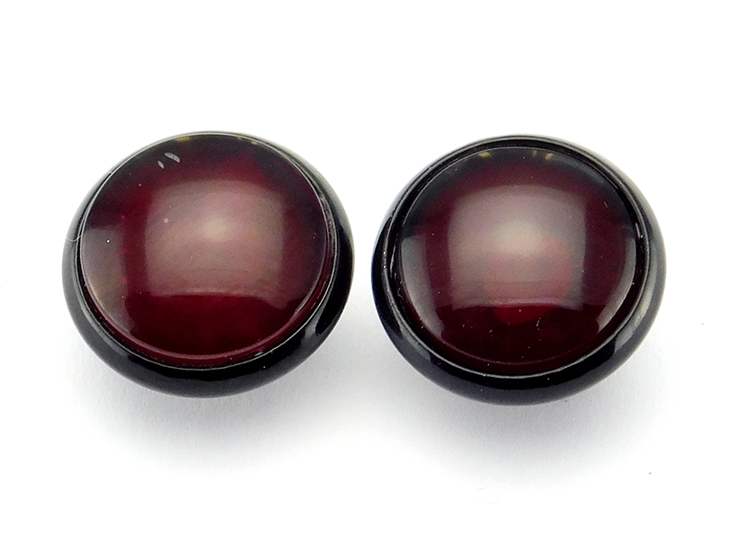 Ohrstecker mit schwarzer Fassung und Glasstein "Dunkles Verlangen"