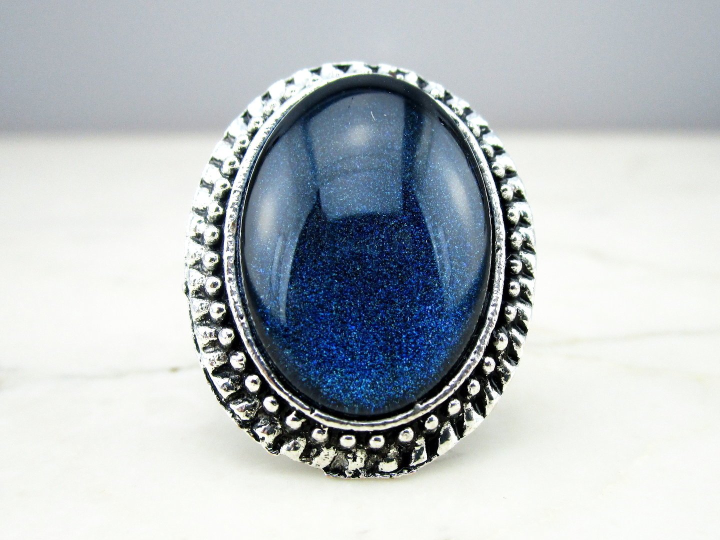 Ovaler Cabochonring in Tiefblau - Vintage Schmuckstübchen