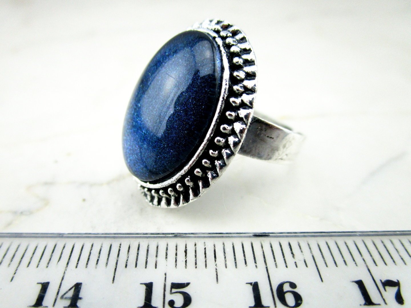 Ovaler Cabochonring in Tiefblau - Vintage Schmuckstübchen