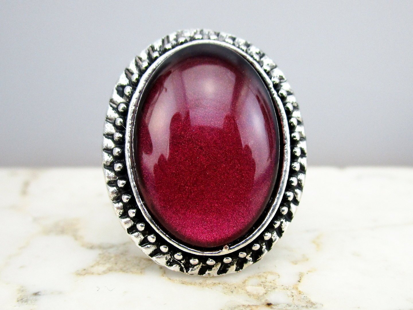 Ovaler Cabochonring "Rubinrot" - Vintage Schmuckstübchen