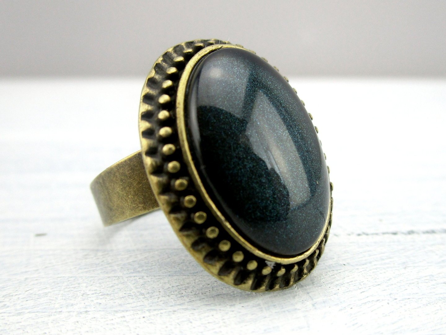 Ovaler Cabochonring "Dark Green" in Bronze - Vintage Schmuckstübchen