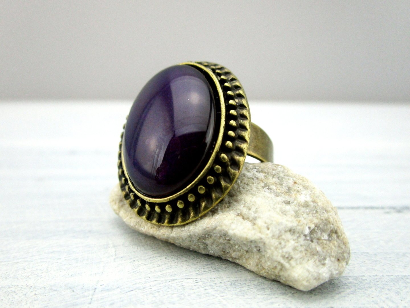 Ovaler Cabochonring "Mitternachtslila" in Bronze - Vintage Schmuckstübchen