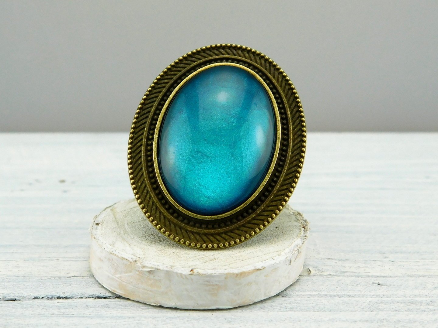 Ovaler Ring mit auffälligem Rahmen und Glasstein - Vintage Schmuckstübchen