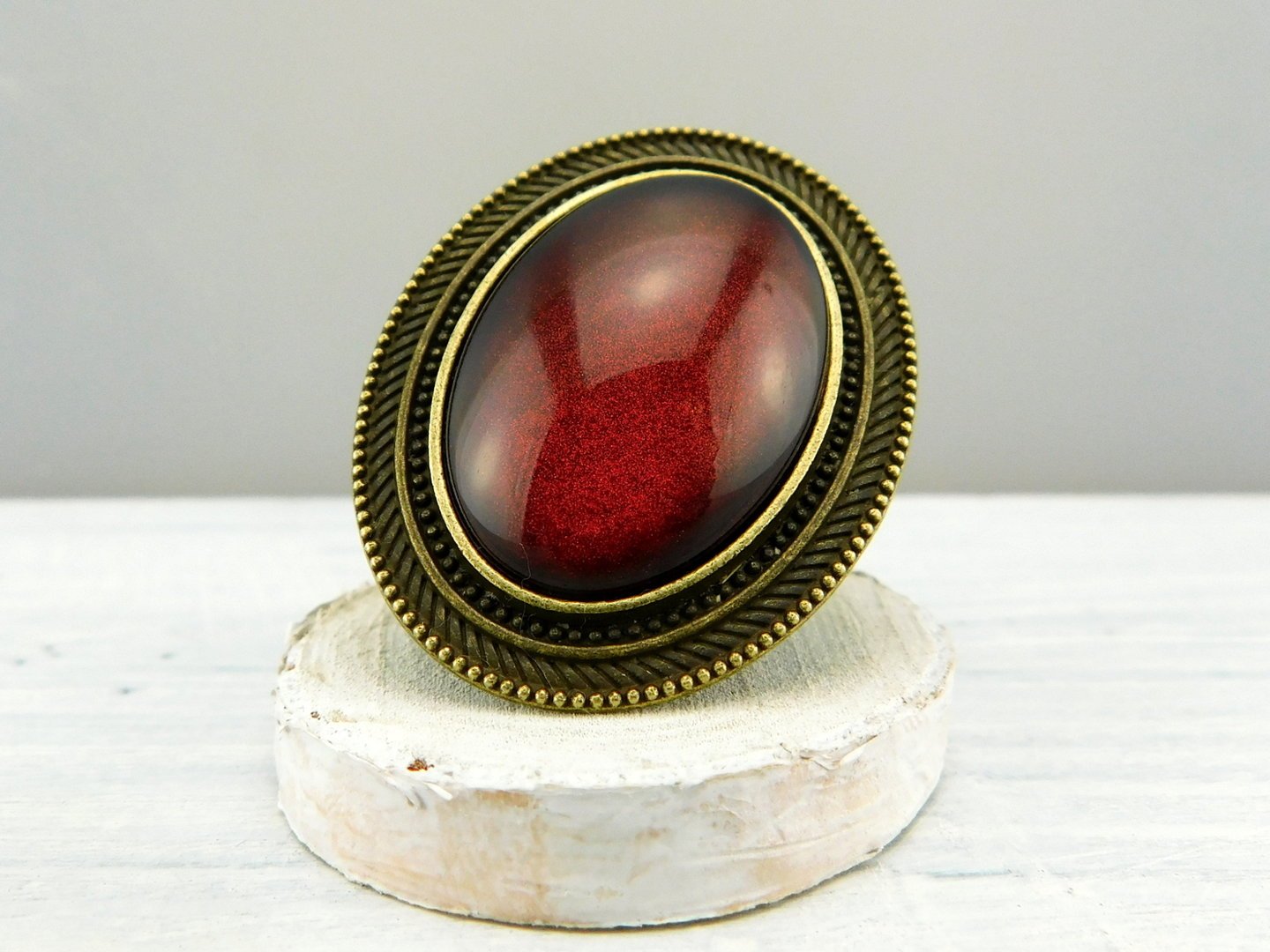 Ovaler Ring mit auffälligem Rahmen und Glasstein - Vintage Schmuckstübchen