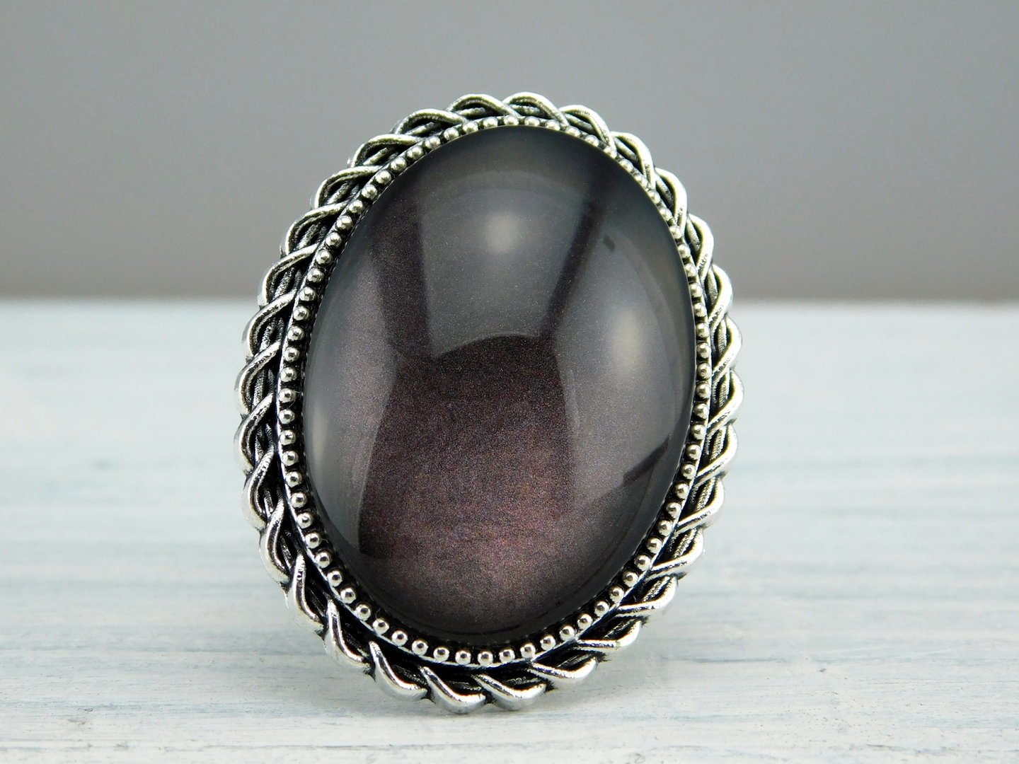 Ovaler Ring mit silberfarbenem Rahmen - Vintage Schmuckstübchen