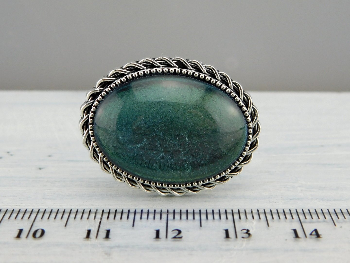 Ovaler Ring mit silberfarbenem Rahmen - Vintage Schmuckstübchen