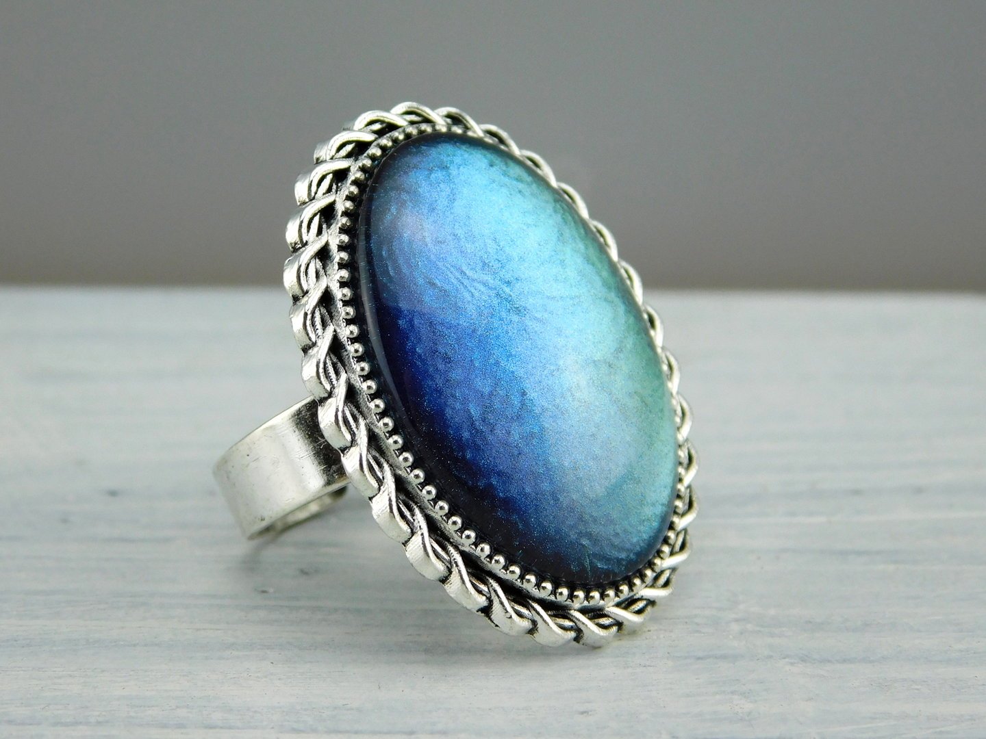 Ovaler Ring mit silberfarbenem Rahmen - Vintage Schmuckstübchen