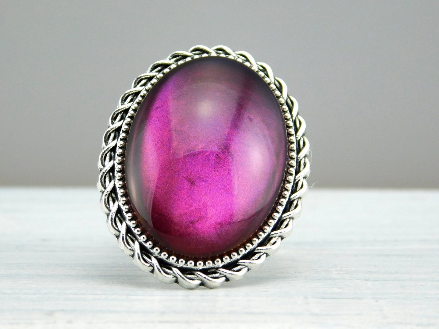 Ovaler Ring mit silberfarbenem Rahmen - Vintage Schmuckstübchen