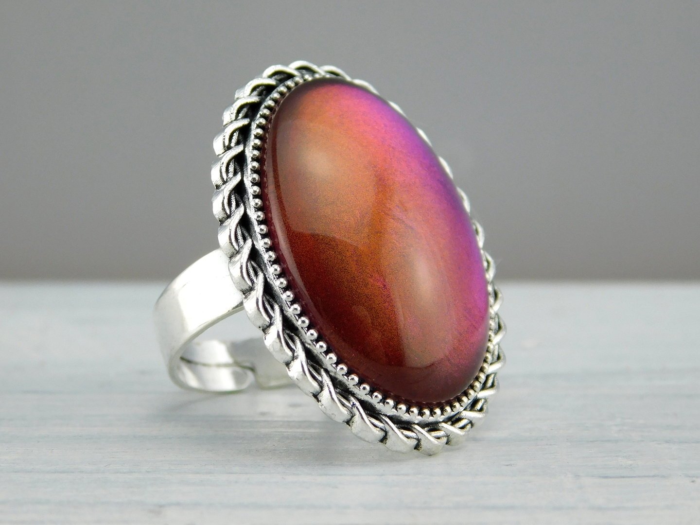 Ovaler Ring mit silberfarbenem Rahmen - Vintage Schmuckstübchen