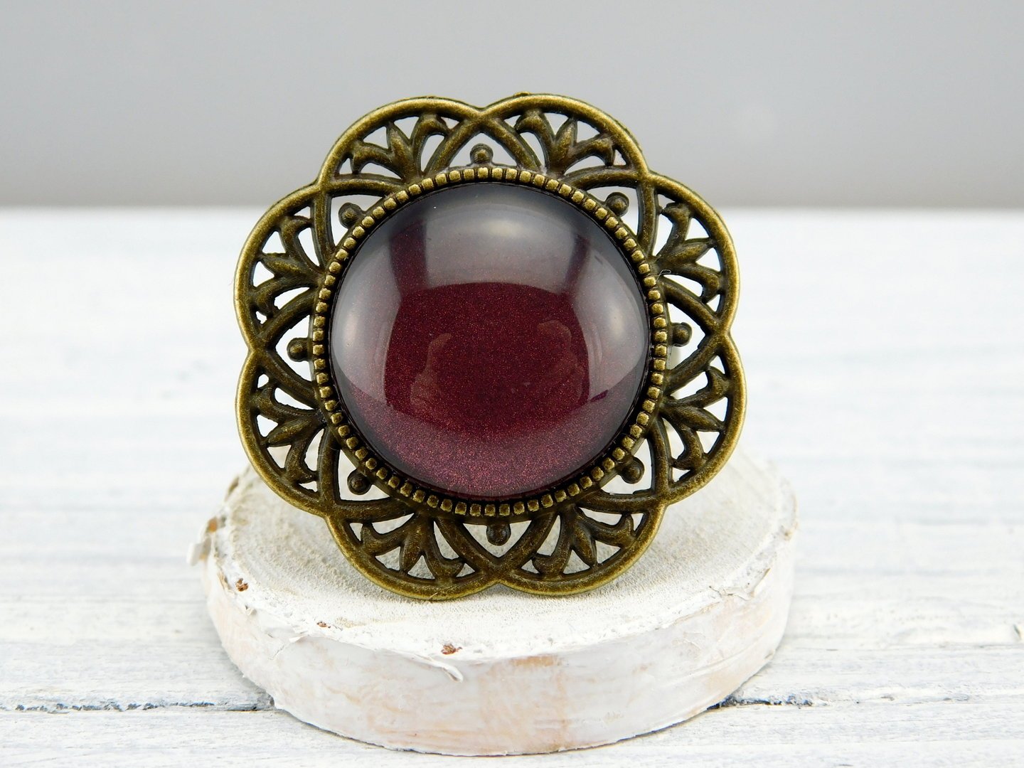 Runder Ring mit bronzefarbener Metallbordüre - Vintage Schmuckstübchen