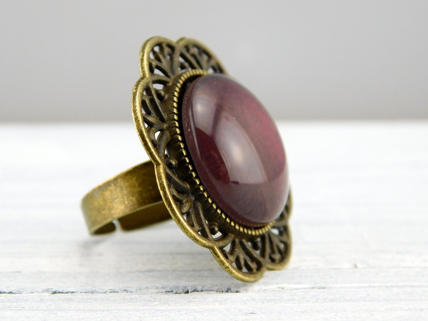 Runder Ring mit bronzefarbener Metallbordüre - Vintage Schmuckstübchen