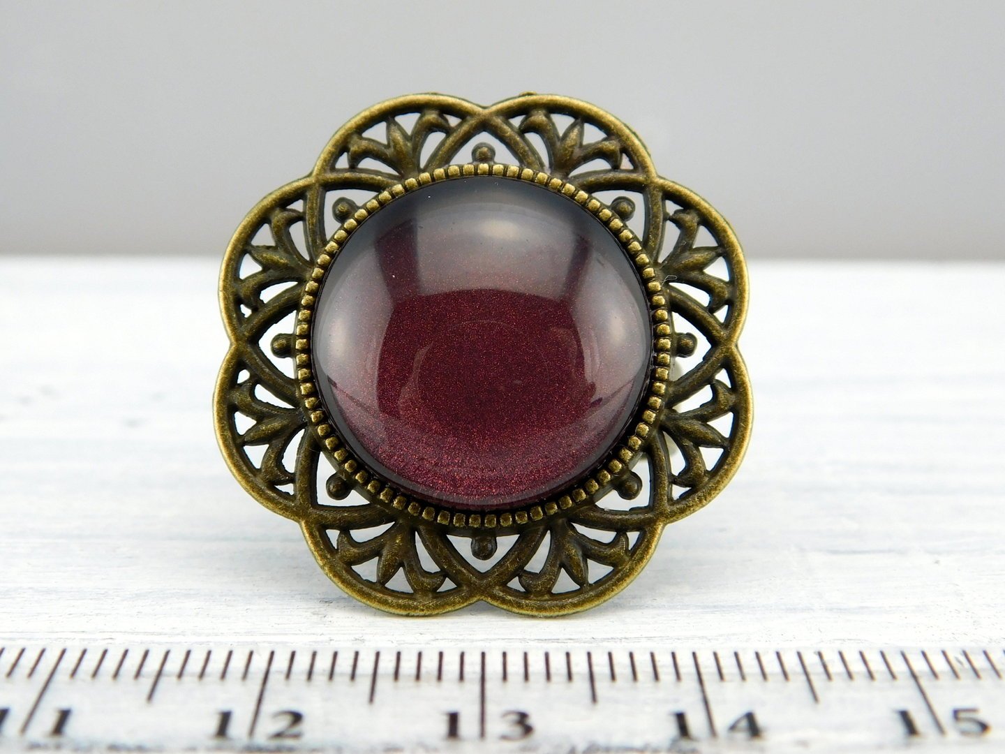 Runder Ring mit bronzefarbener Metallbordüre - Vintage Schmuckstübchen
