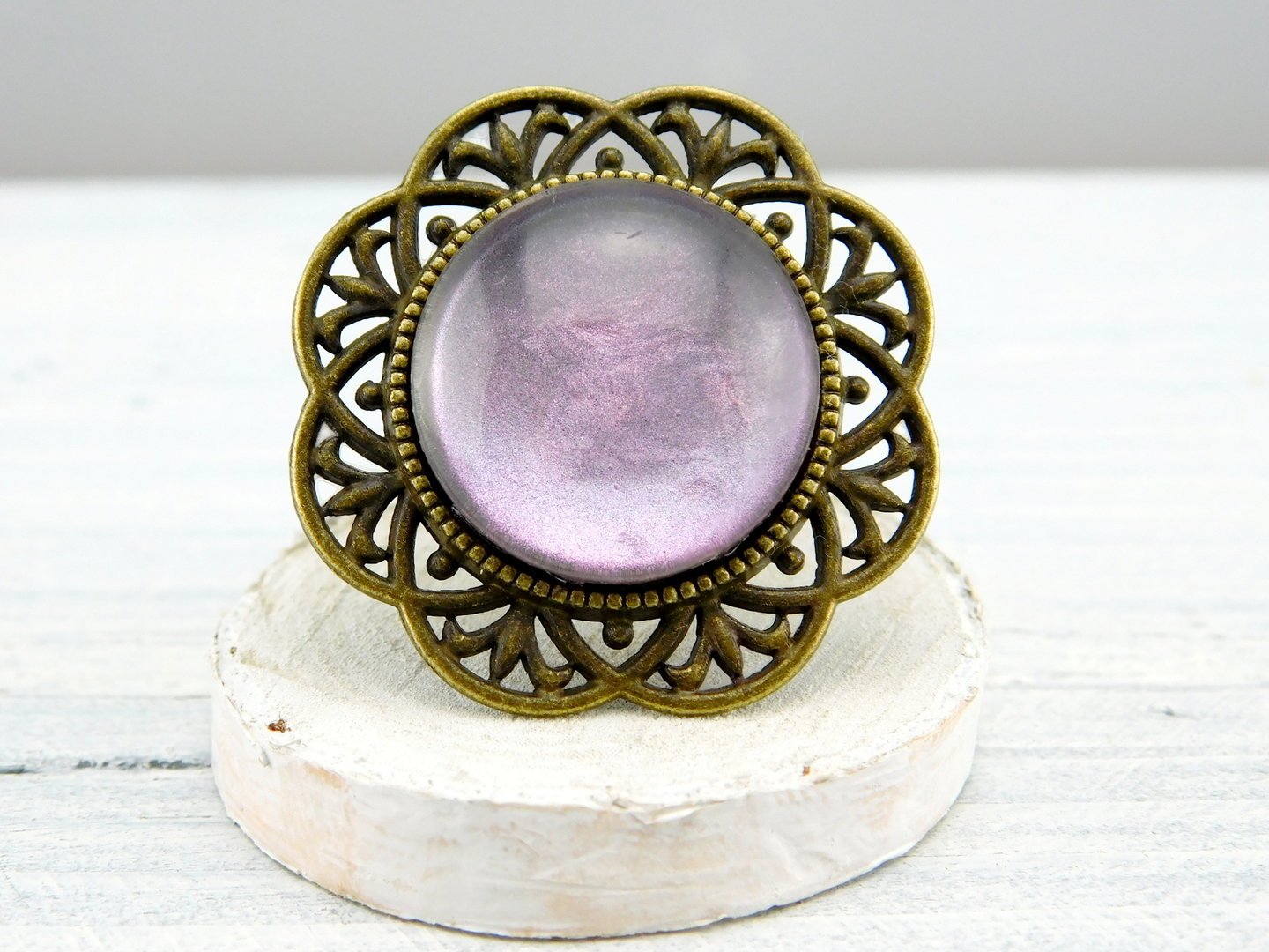 Runder Ring mit bronzefarbener Metallbordüre - Vintage Schmuckstübchen