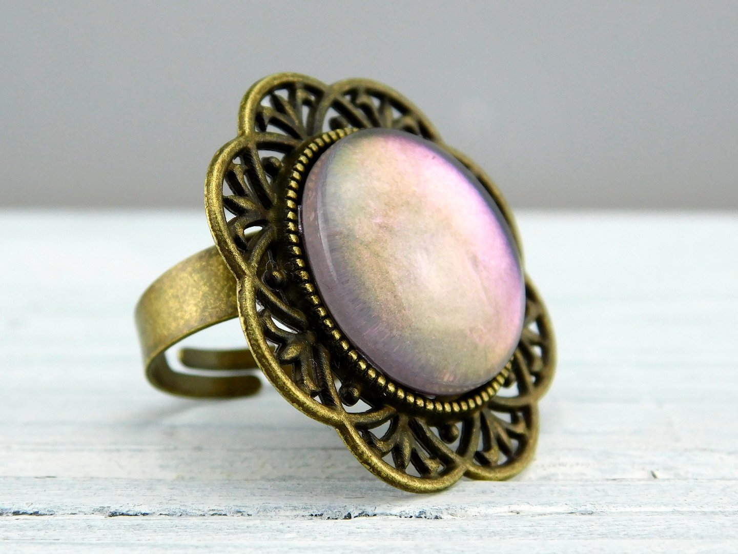 Runder Ring mit bronzefarbener Metallbordüre - Vintage Schmuckstübchen