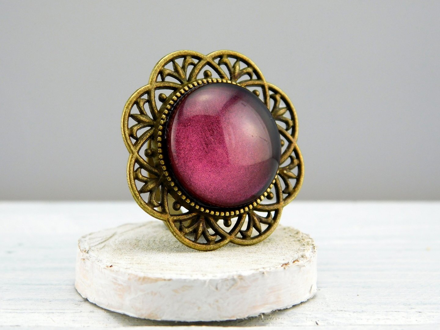 Runder Ring mit bronzefarbener Metallbordüre - Vintage Schmuckstübchen