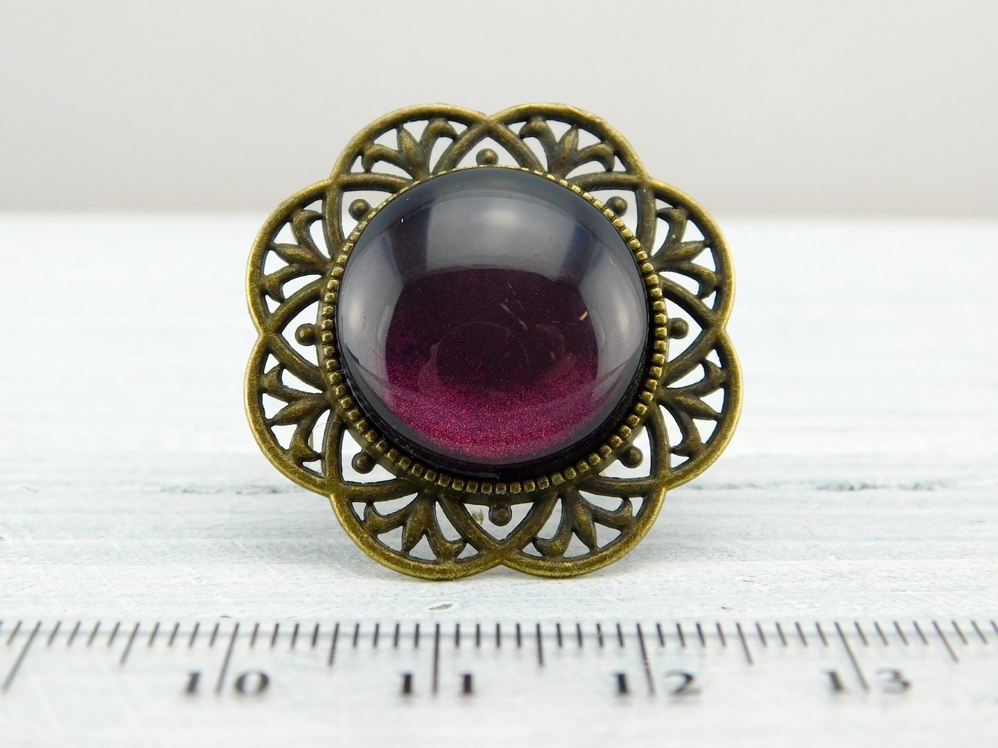 Runder Ring mit bronzefarbener Metallbordüre - Vintage Schmuckstübchen