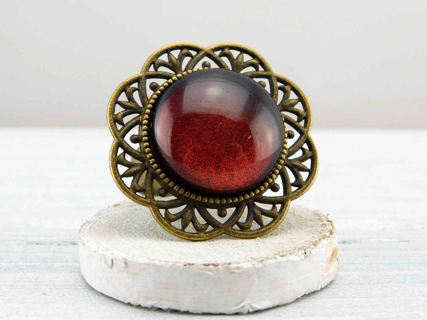 Runder Ring mit bronzefarbener Metallbordüre - Vintage Schmuckstübchen