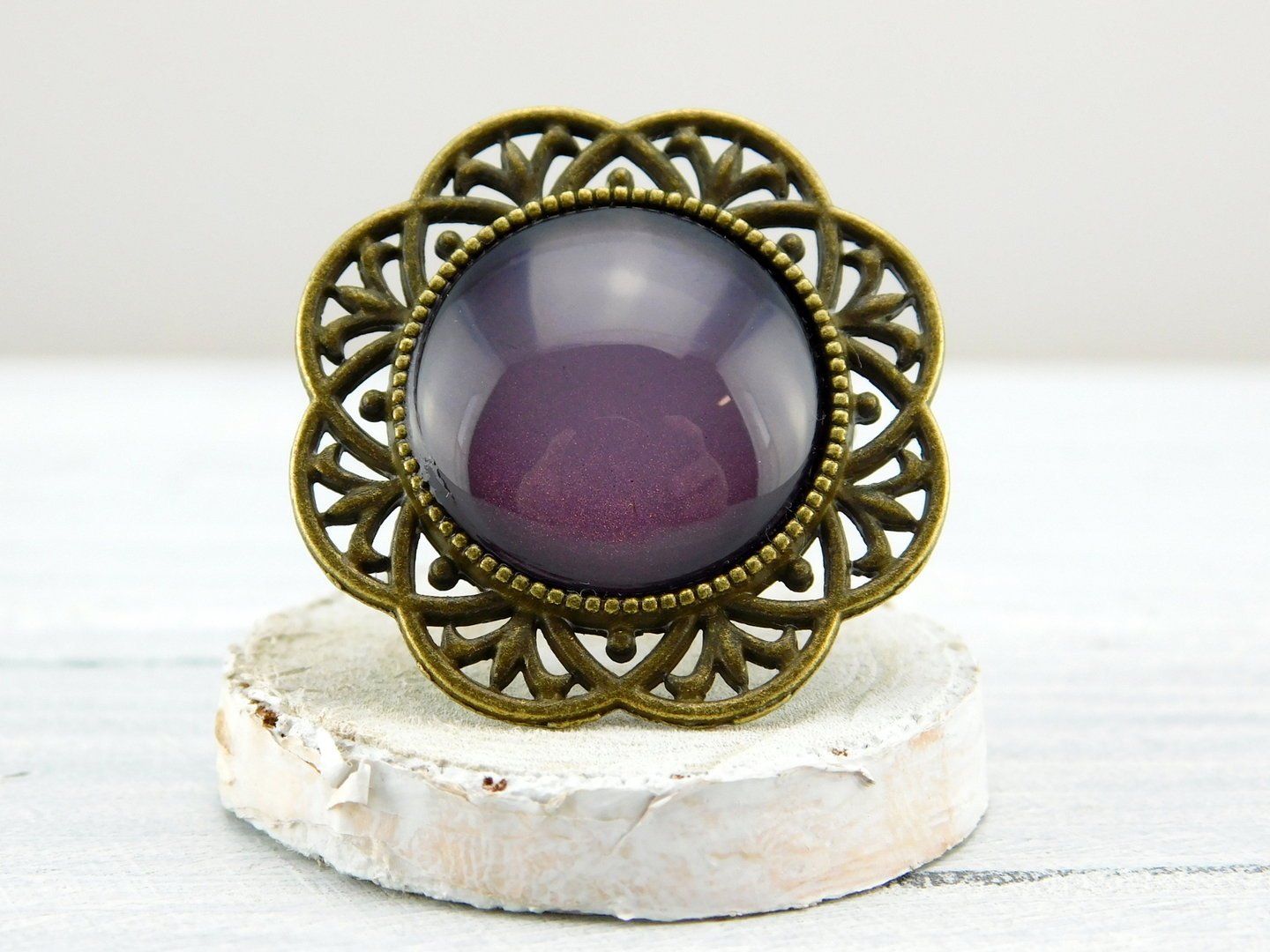 Runder Ring mit bronzefarbener Metallbordüre - Vintage Schmuckstübchen
