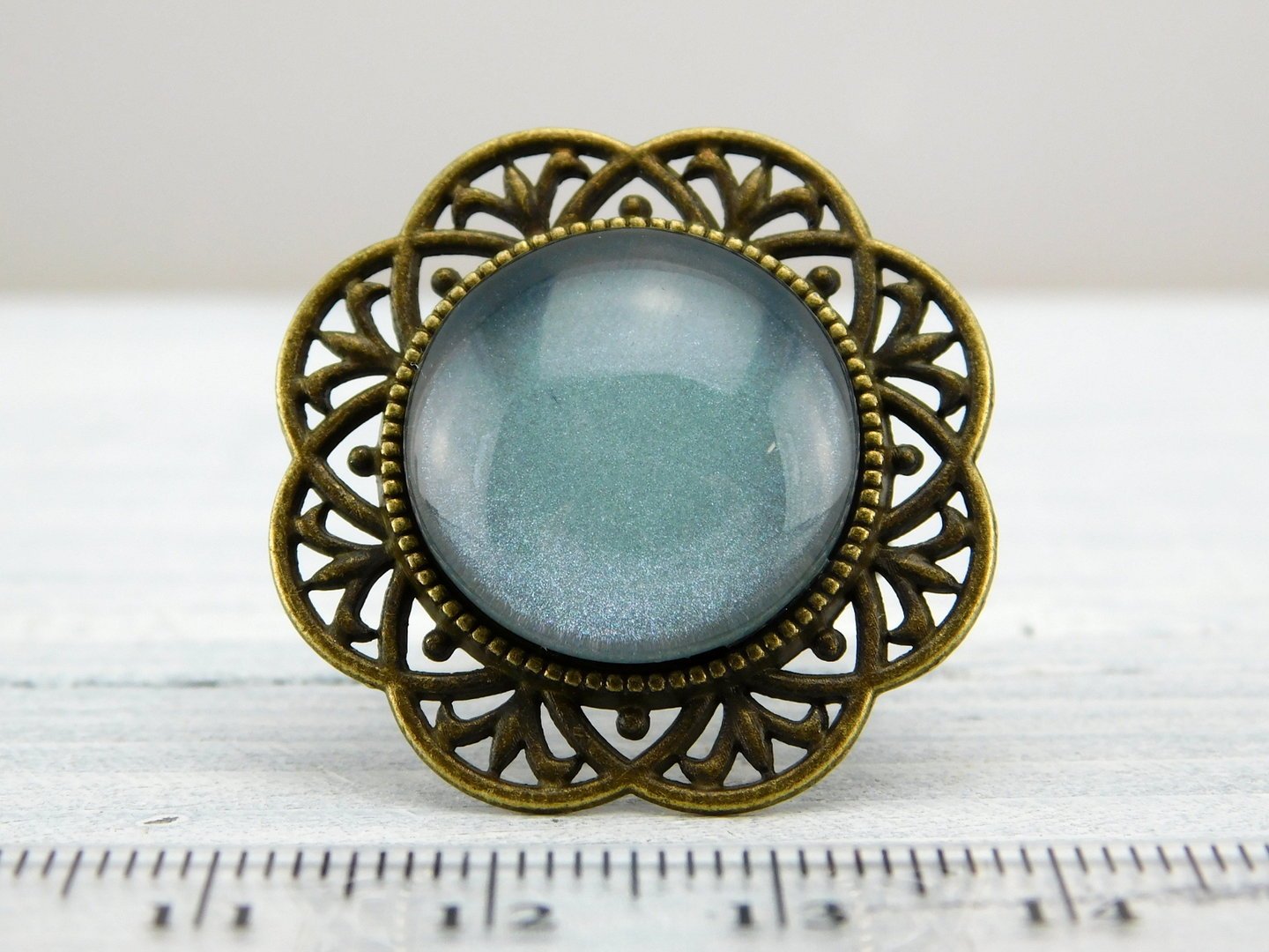 Runder Ring mit bronzefarbener Metallbordüre - Vintage Schmuckstübchen