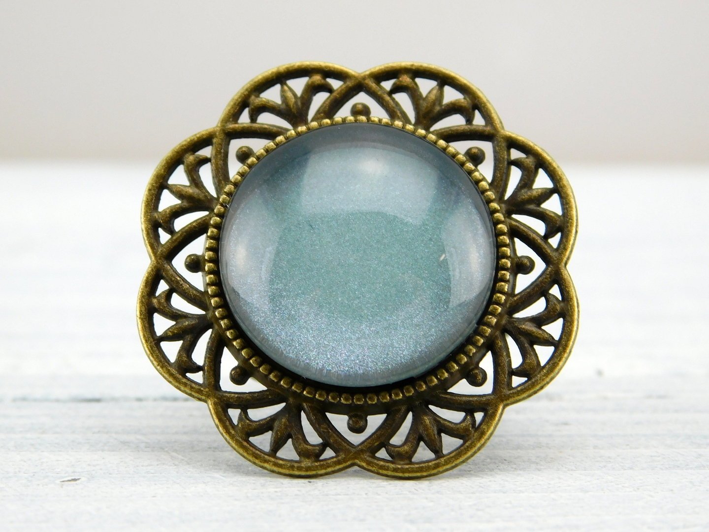 Runder Ring mit bronzefarbener Metallbordüre - Vintage Schmuckstübchen