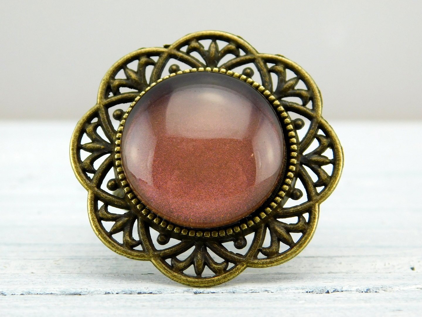 Runder Ring mit bronzefarbener Metallbordüre - Vintage Schmuckstübchen