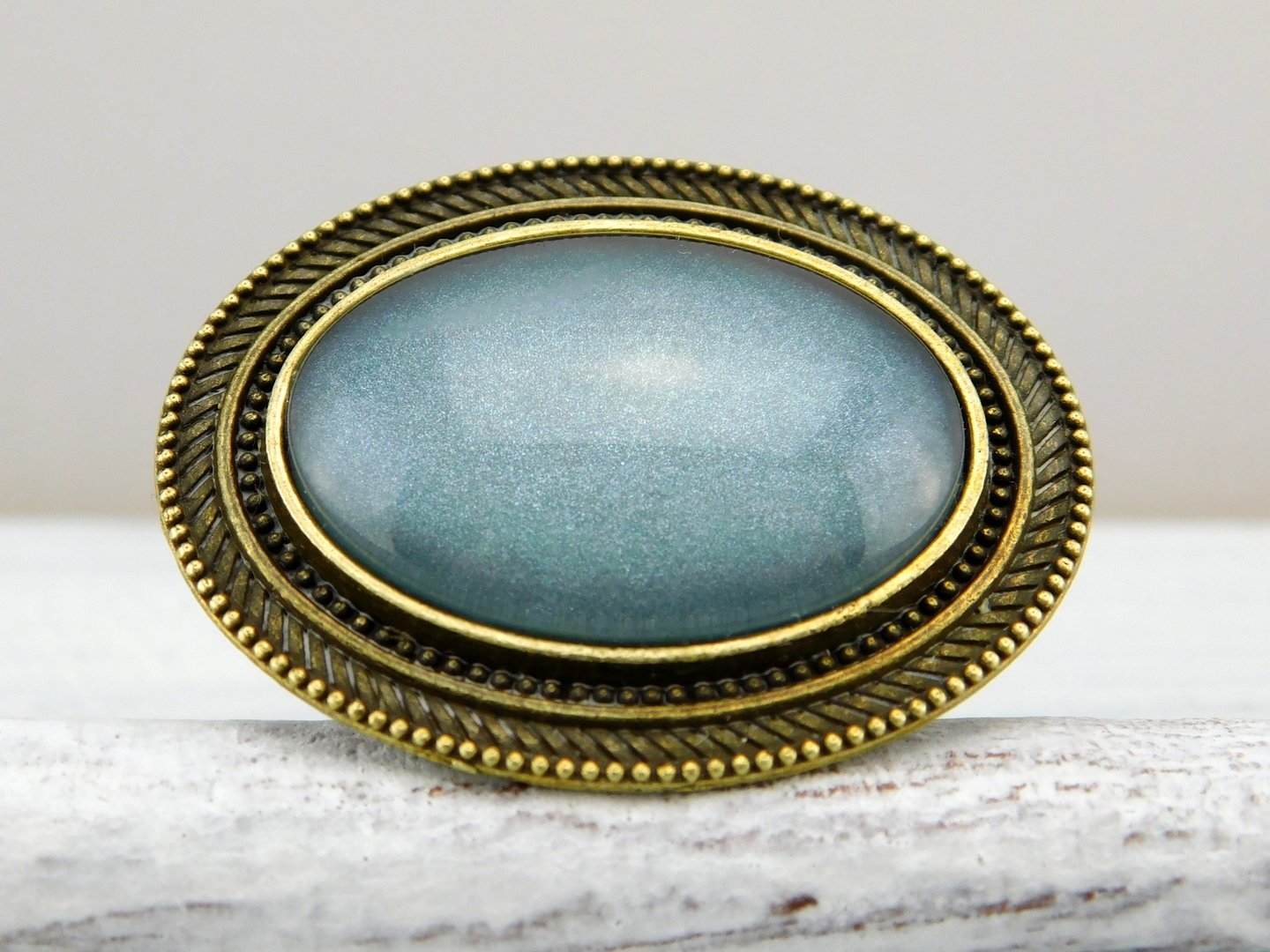 Ovaler Ring mit auffälligem Rahmen und Glasstein - Vintage Schmuckstübchen