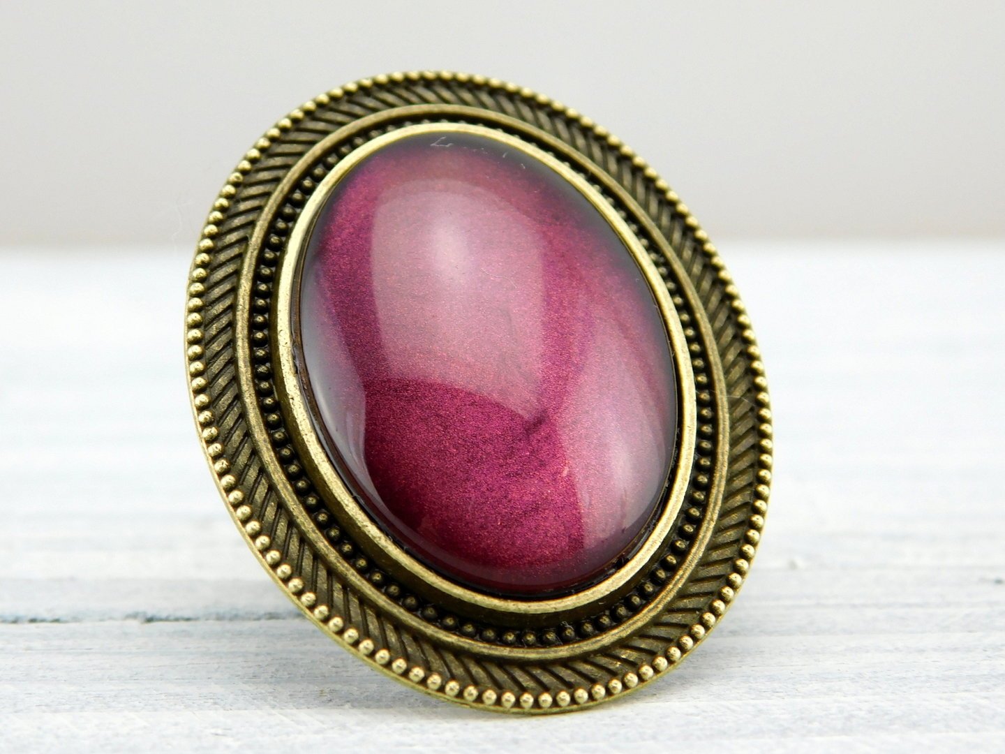 Ovaler Ring mit auffälligem Rahmen und Glasstein - Vintage Schmuckstübchen