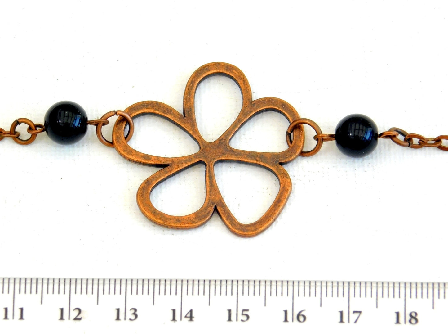 Halskette mit Blumenmotiv in Kupferfarbe
