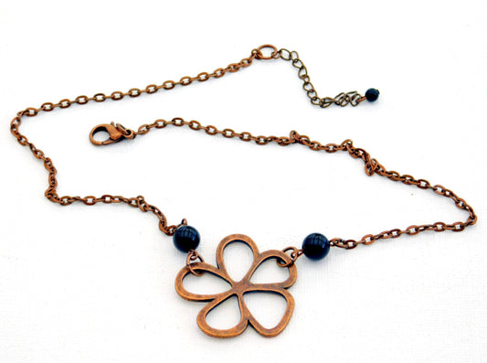 Halskette mit Blumenmotiv in Kupferfarbe