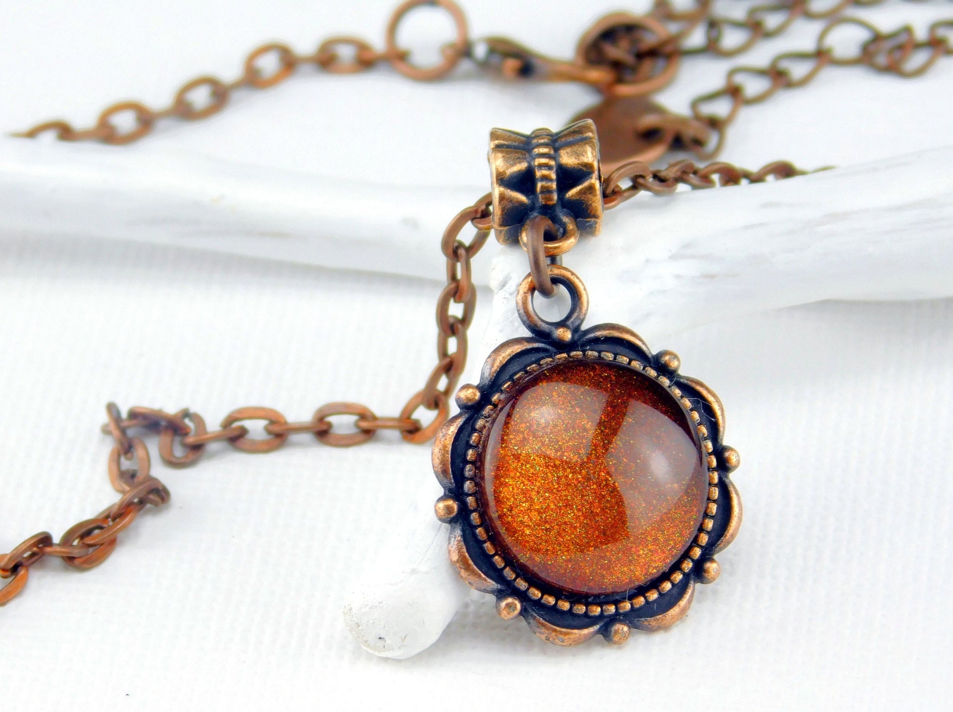 Kurze Halskette Kupfer mit Cabochon in warmen Farbtönen - Farbwechsel Halsketten - Handgefertigte Halsketten für Damen - Halskette in Orange Braun