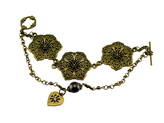 Romantisches Armband mit Blüten und Edelsteinperlen 