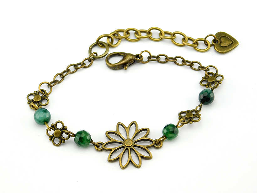 Armband mit grünen Perlen 
