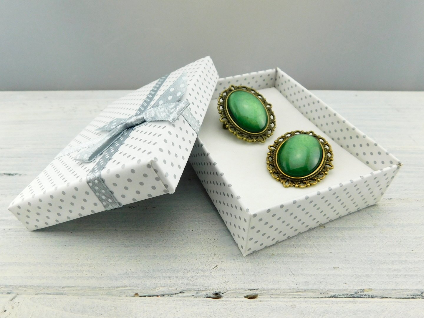 Geschenkset "Maigrün" mit Ring und Brosche - Vintage Schmuckstübchen