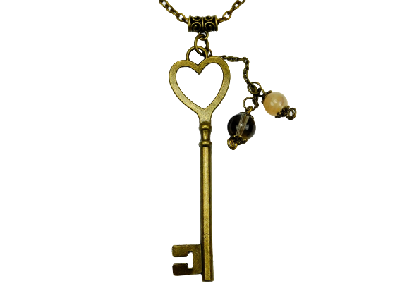 Lange Halskette mit Schlüssel und Perlen 