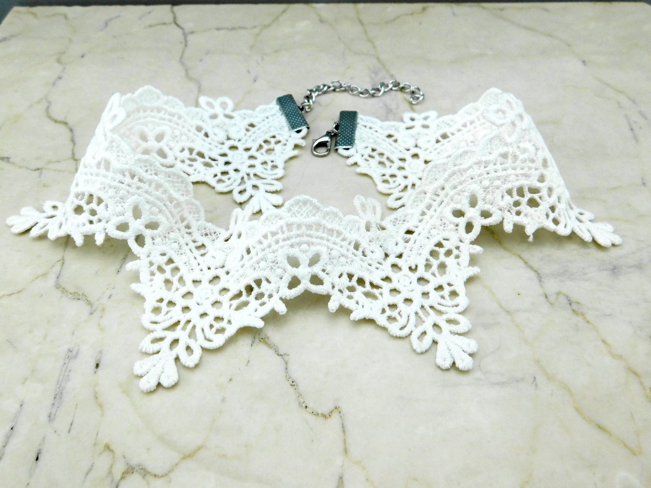 Weißes Halsband "Snow Fairy" - Vintage Schmuckstübchen