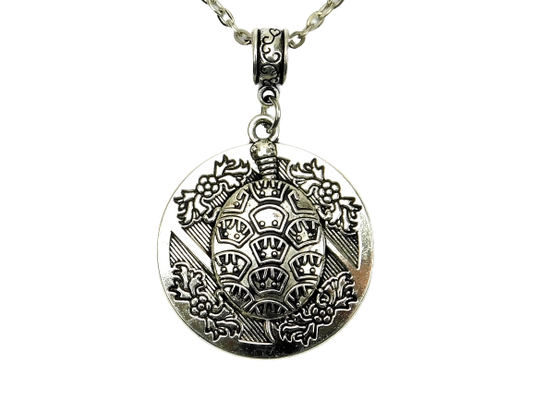 Halskette mit rundem Schildkrötenanhänger in Silber 