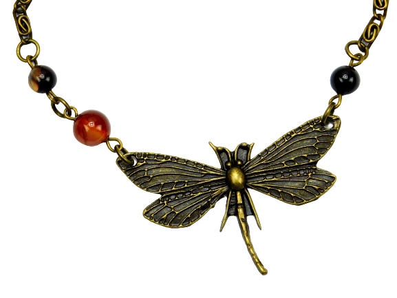 Kurze Halskette "Libelle" mit Carneolperlen 