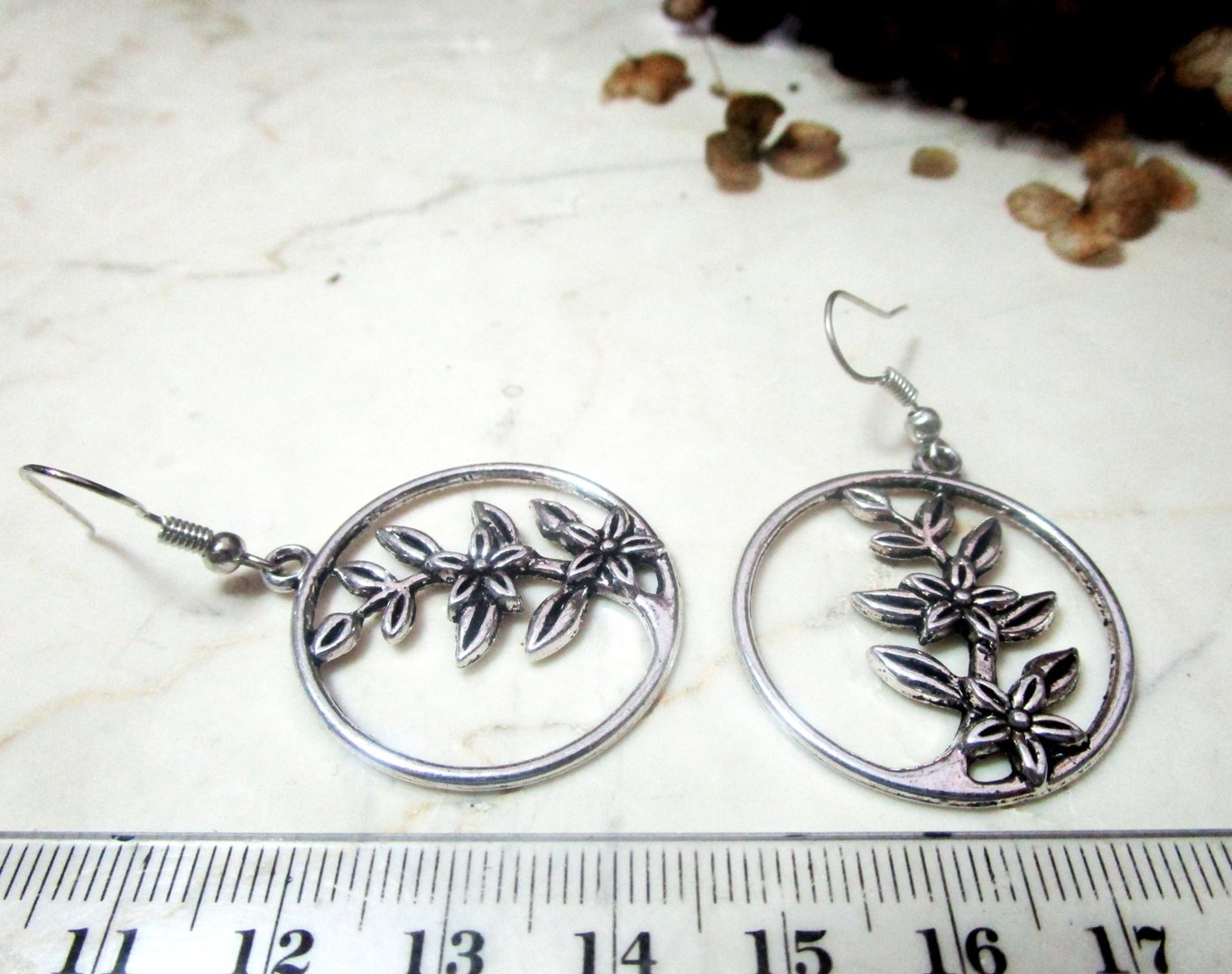 Ohrringe mit Blumenranke in Silber 